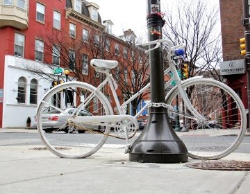 A white bike marks the corner at 11th and Spruce streets where cyclist Emily Fredricks was killed in 2017 (Emma Lee/WHYY)