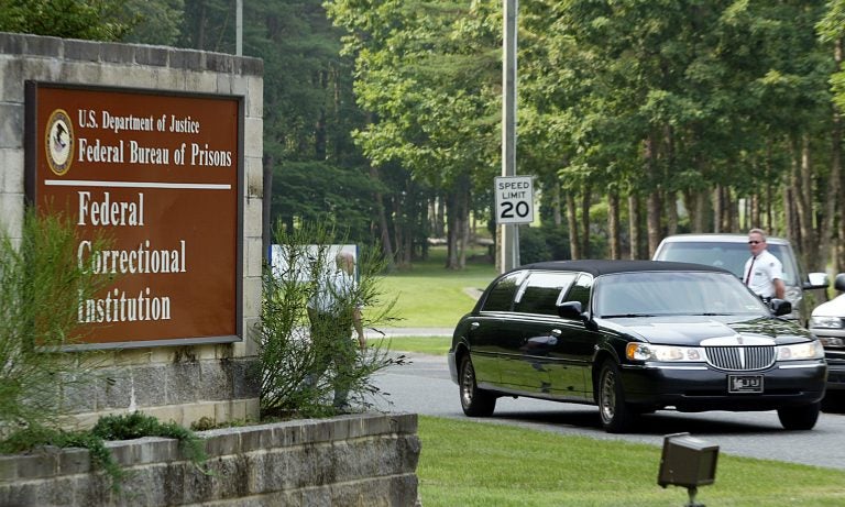 A black limousine leaves the Federal Correctional Institution (FCI) in Fairton, N.J., Friday, July 15, 2005. (Tim Larsen/AP Photo)