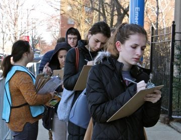 Students and faculty at Temple University line up outside Mitten Hall for free mumps vaccinations. The university scheduled two vaccination clinics after a mumps outbreak sickened more than 100. (Emma Lee/WHYY)