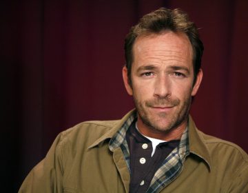 Actor Luke Perry poses for a portrait Wednesday, Jan. 26, 2011 in New York.  (AP Photo/Jeff Christensen)