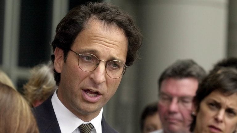 Justice Department prosecutor Andrew Weissmann during the Arthur Andersen trial in Houston in 2002. The legal veteran, whose latest post was with the special counsel's office, is stepping down. (Pat Sullivan/AP)