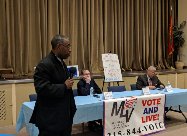 WURD radio host Vincent Thompson hosted the mayoral debate organized by the Muslim League of Voters Tuesday (Michael D'Onforio/The Philadelphia Tribune)  