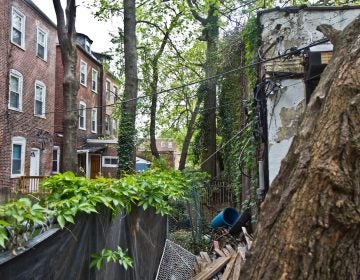 A former garage located behind homes on 51st Street is slated for redevelopment into an apartment building. (Kimberly Paynter/WHYY)