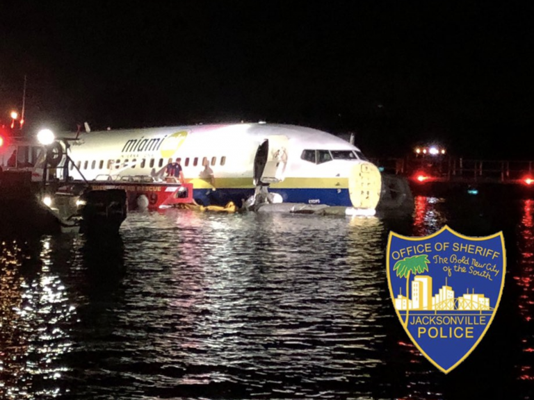 A plane arriving in Jacksonville, Fla., skidded into the St. Johns River on Friday night. (Jacksonville Sheriff's Office, via Twitter)