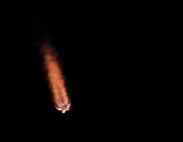 A Falcon 9 SpaceX rocket, with a payload of 60 satellites for SpaceX’s Starlink broadband network, lifts off from space launch complex 40 at the Cape Canaveral Air Force Station in Cape Canaveral, Fla., Thursday, May 23, 2019. (AP Photo/John Raoux)