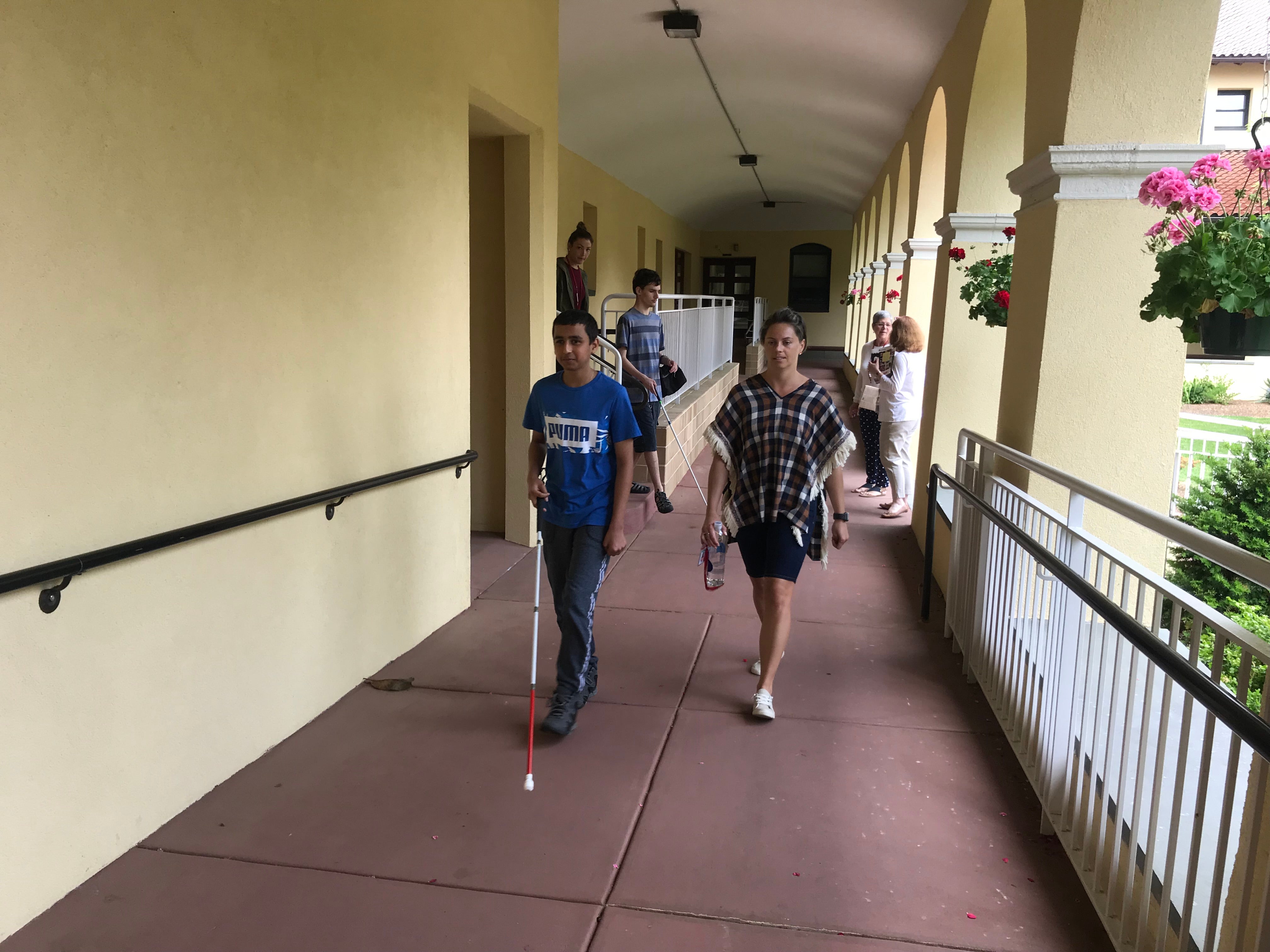 This Cane for the Blind Recognizes Faces From 30 Feet Away