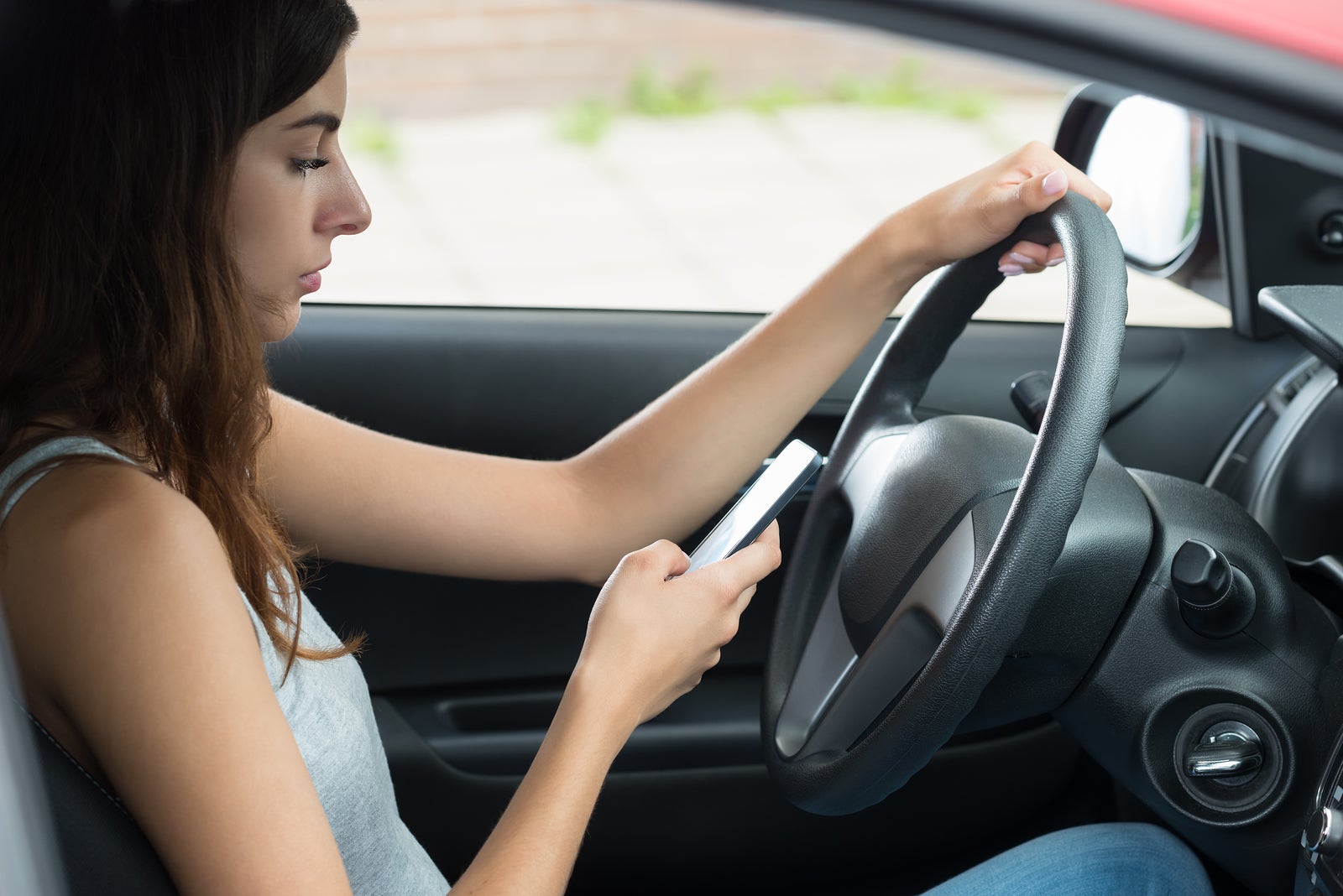 Study: ‘Gamified’ program can reduce phone use while driving - WHYY