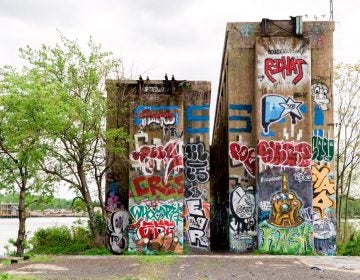 Graffiti Pier (Flickr Creative Commons/Novaid Khan)