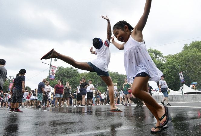 Thousands enjoyed the festivities on the Parkway for the 2019 Welcome America festival. (Bastiaan Slabbers for WHYY)