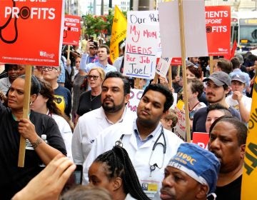 About 800 protesters gather outside Hahnemann Hospital, demanding that the facility remain open and closing the south bound lanes of North Broad Street. (Emma Lee/WHYY)