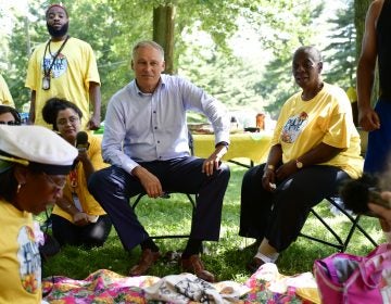 Democratic presidential hopeful Jay Inslee joins activist with Philly Thrive for a community BBQ, in Fairmount park, on Saturday. (Bastiaan Slabbers for WHYY)