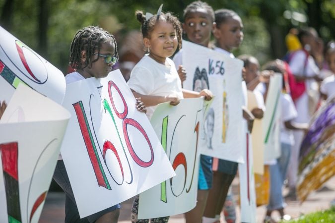 Hundreds gather at the President’s House on Independence Mall to commemorate the 400th anniversary of the first arrival of enslaved Africans. (Miguel Martinez for WHYY)