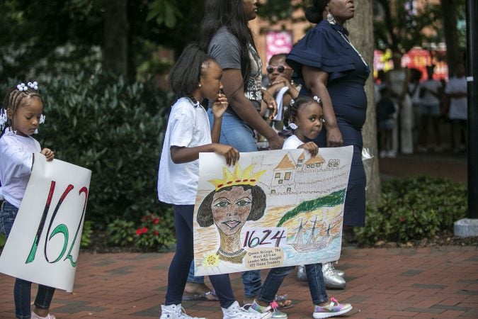 Hundreds gather at the President’s House on Independence Mall to commemorate the 400th anniversary of the first arrival of enslaved Africans. (Miguel Martinez for WHYY)