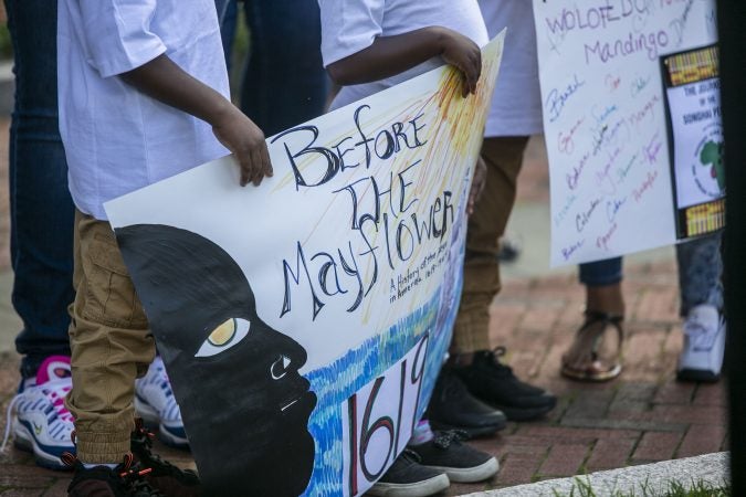 Hundreds gather at the President’s House on Independence Mall to commemorate the 400th anniversary of the first arrival of enslaved Africans. (Miguel Martinez for WHYY)