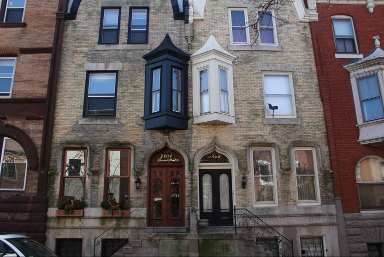 Rowhouses line Spruce Street in Fitler Square. (Emma Lee/ WHYY)