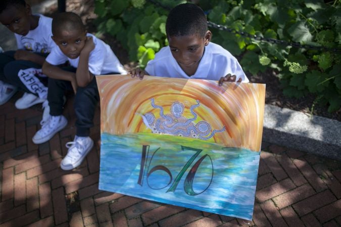 Hundreds gather at the President’s House on Independence Mall to commemorate the 400th anniversary of the first arrival of enslaved Africans. (Miguel Martinez for WHYY)