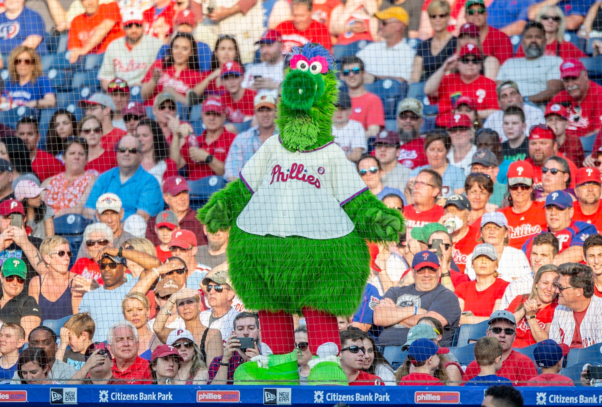 Phillie Phanatic returns to original form after settlement