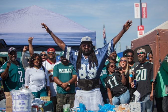 Philadelphia Eagles, New York Giants fans enjoy tailgate