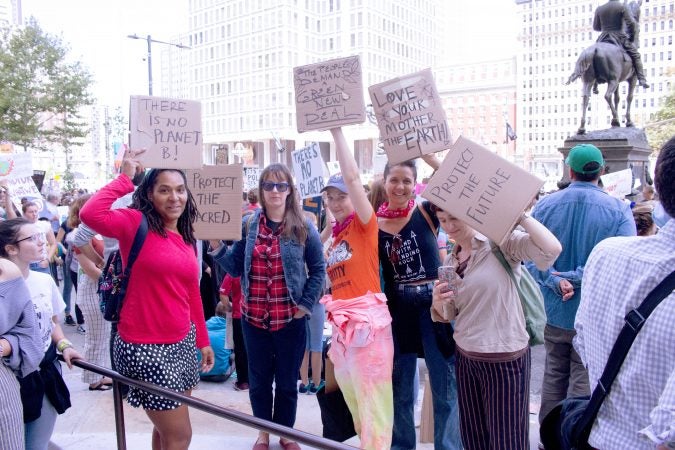 Climate rally at City Hall (Nylah Mosley-Heller for WHYY)