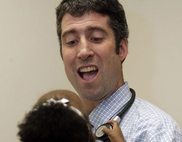 Doctor Daniel Taylor interacting with patient. (Akira Suwa/The Philadelphia Inquirer)
