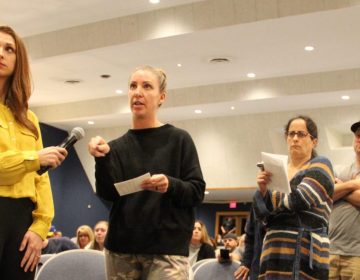 Alison Cobb asks a question at a PA Department of Health forum on the state's Washington County cancer study. (Reid Frazier/StateImpact Pennsylvania)