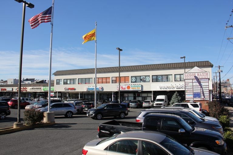 New World Plaza at Washington and 6th streets in South Philadelphia (Emma Lee/WHYY)