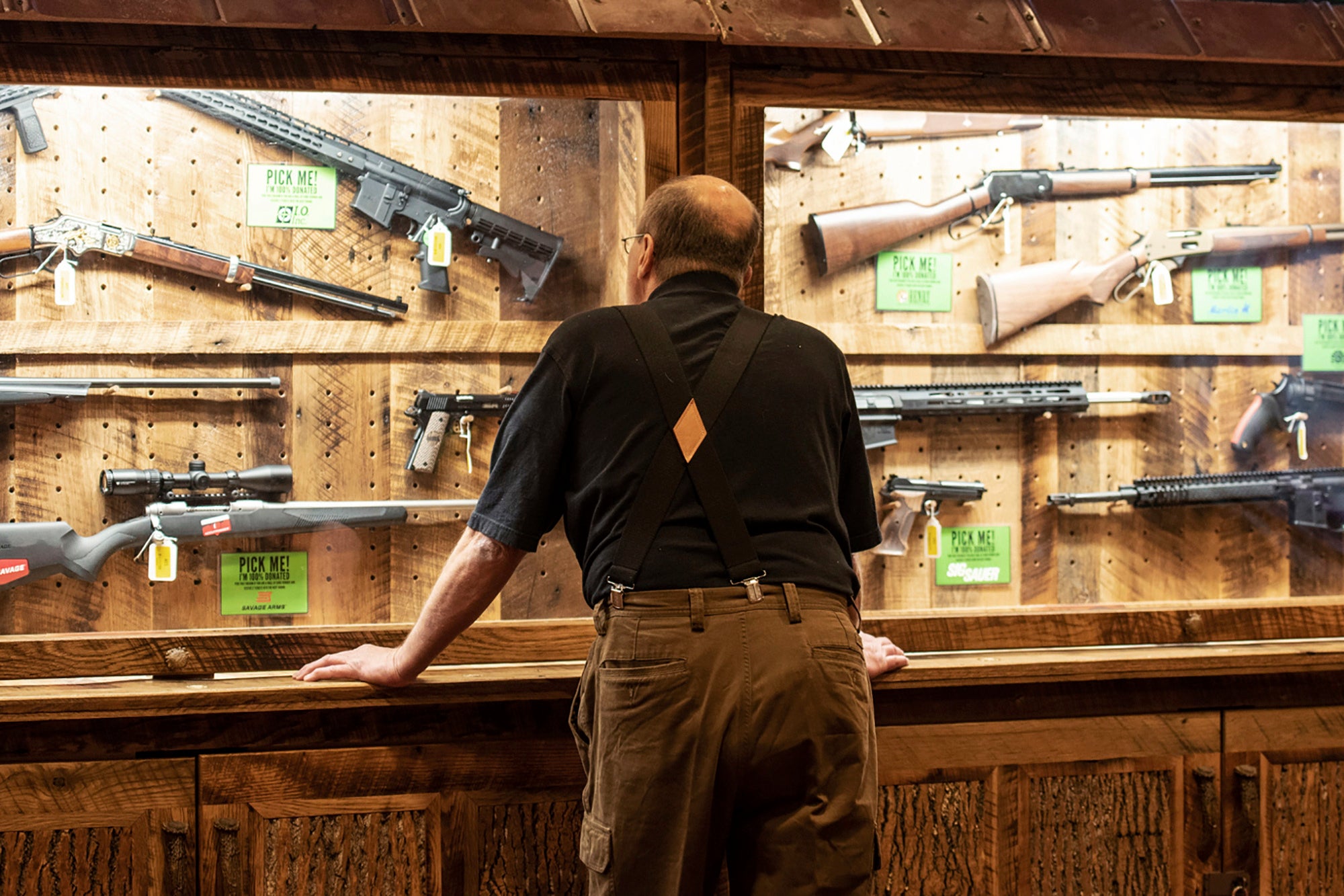 Las Vegas Shooting: Hunter Donates Rifle to Law Enforcement