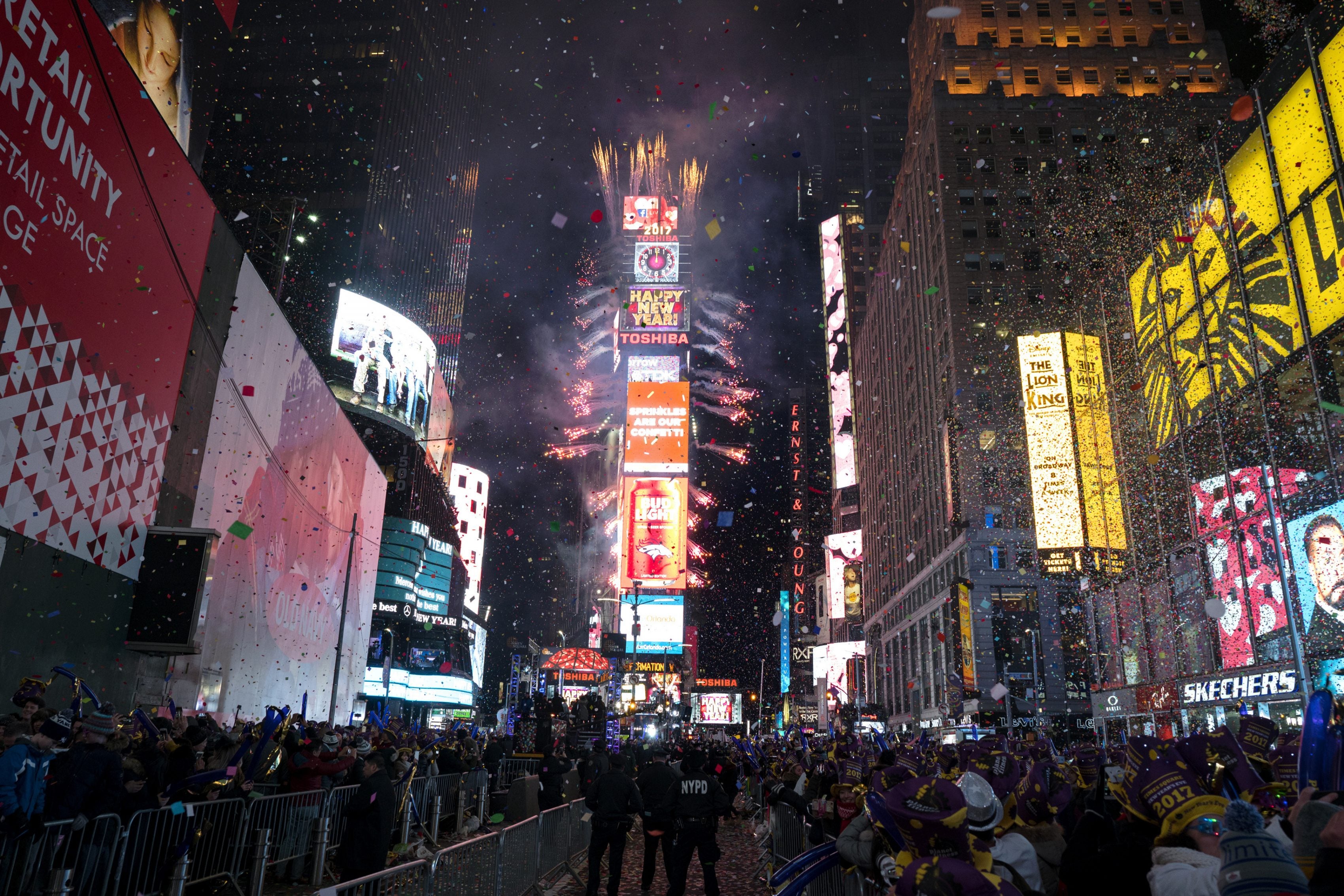 Science teachers, students get Times Square New Year’s stage - WHYY