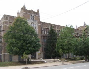 Carnell Elementary School. (Wikimedia commons)