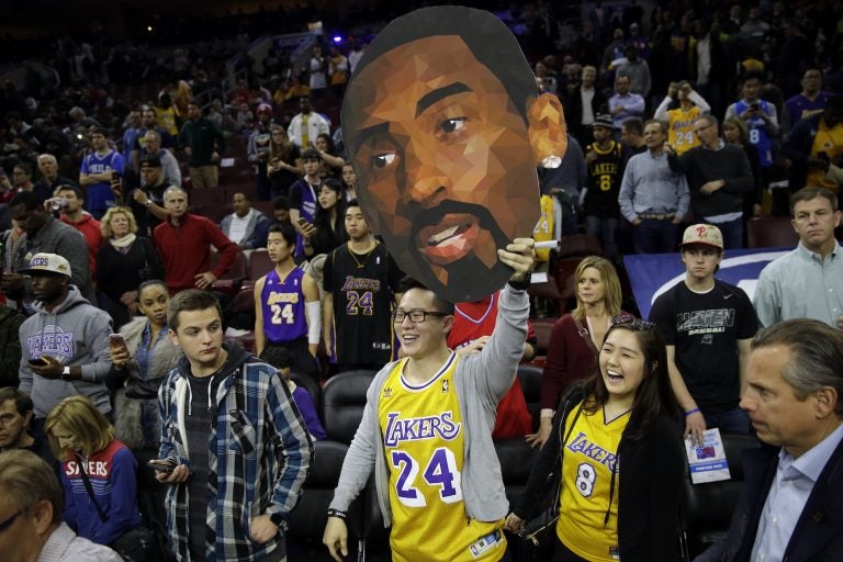 Fans of Los Angeles Lakers' Kobe Bryant watch him practice ahead of a basketball game against the Philadelphia 76ers Tuesday, Dec. 1, 2015, in Philadelphia. (AP Photo/Matt Rourke)