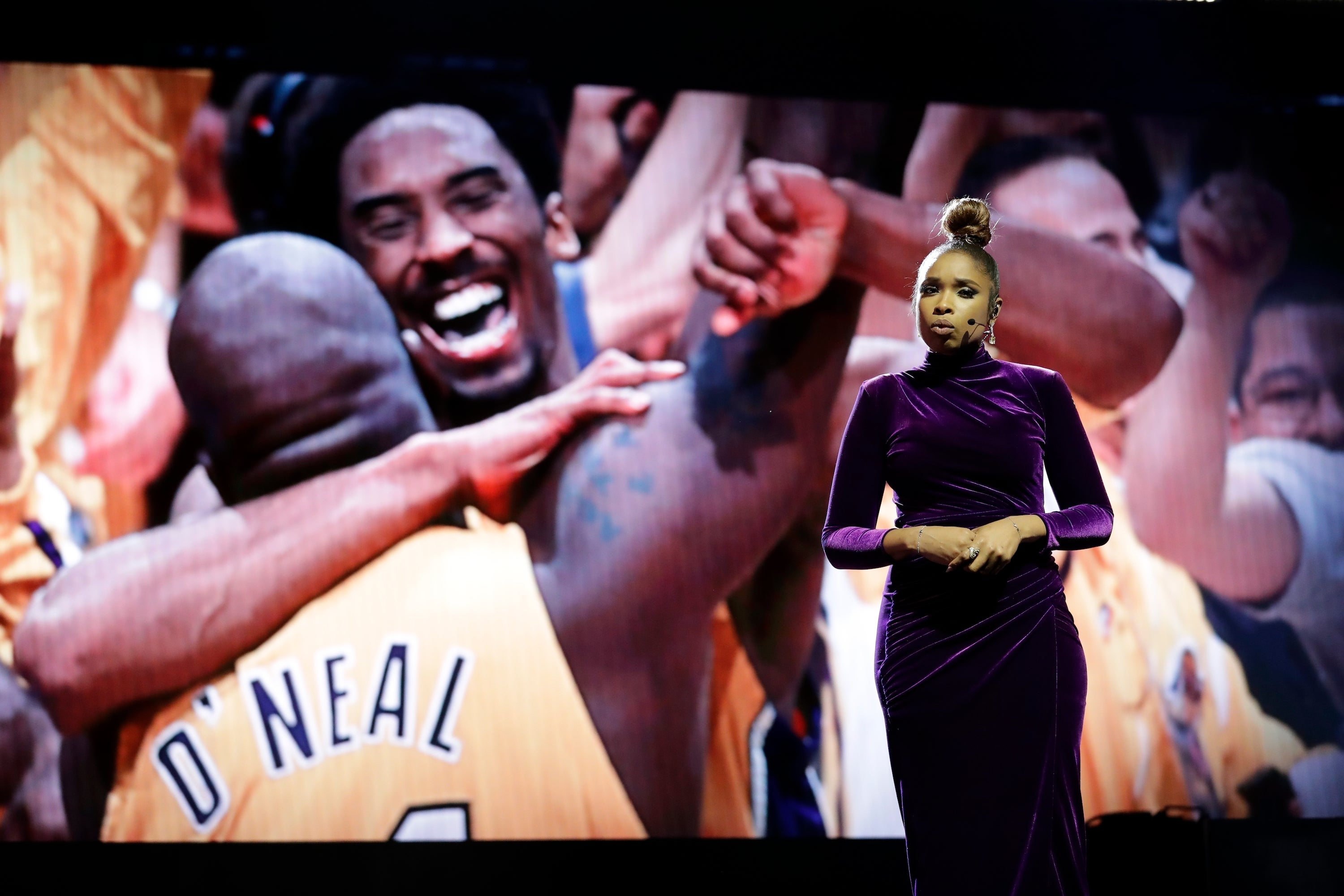 Lakers honoring Kobe Bryant with court logo, jersey patch and T