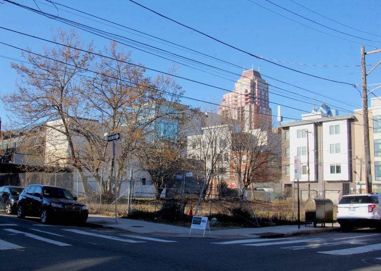 The empty lot at 13th and Bainbridge Streets in South Philadelphia. (Emma Lee/WHYY)