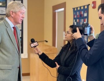 Temple students Luisa Suarez and Conall Smith (right) interviewing former Mass. Gov. Bill Weld in New Hampshire. (Kenneth Cooper)