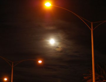 LED lighting can save municipalities up to 30% percent on their street lighting costs. (Flickr/CC BY-SA 4.0)