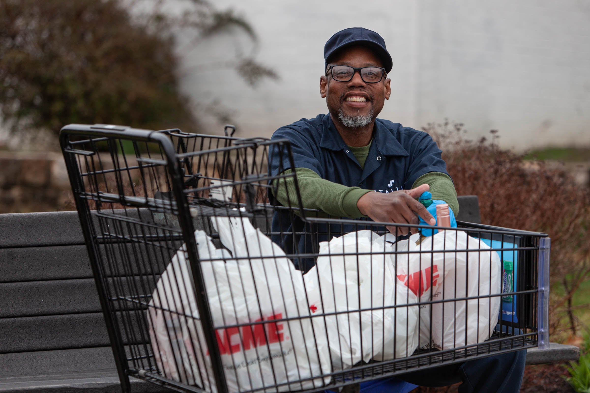 https://whyy.org/wp-content/uploads/2020/03/2020-03-19-ecohen-kevin-james-bala-cynwyd-acme-shoppers-covid19-2.jpg