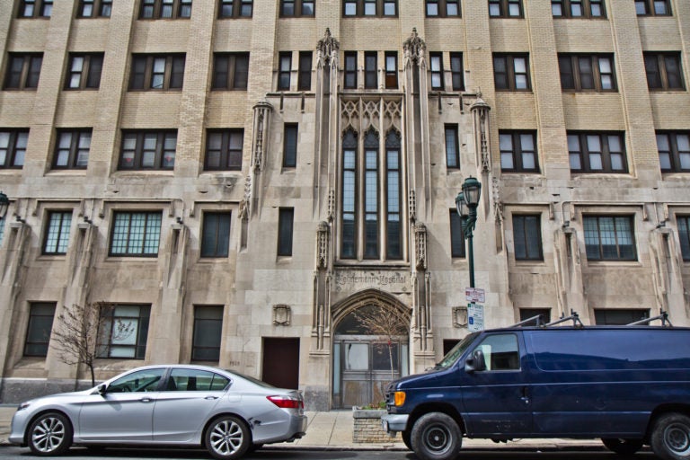 The shuttered Hahnemann Hospital building in Philadelphia. (Kimberly Paynter/WHYY)