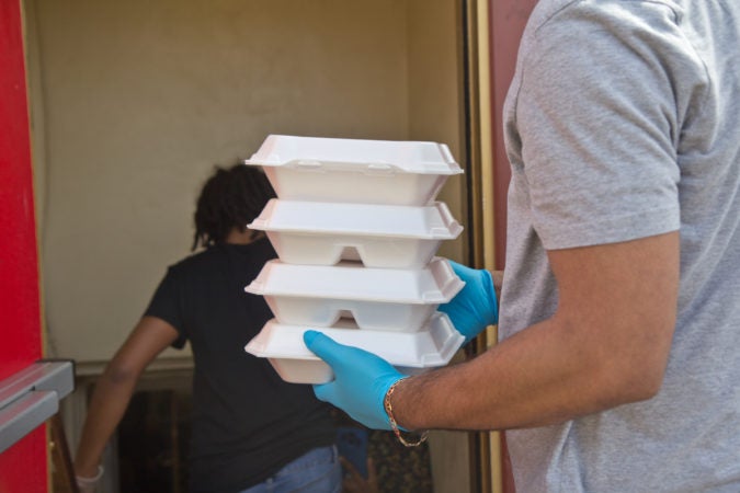 The New Kingdom Baptist Church uses a hand-off chain to give out meals during the coronavirus pandemic. (Kimberly Paynter/WHYY)