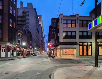 The intersection of 13th and Sansom streets is empty on a recent evening. (Danya Henninger/Billy Penn)