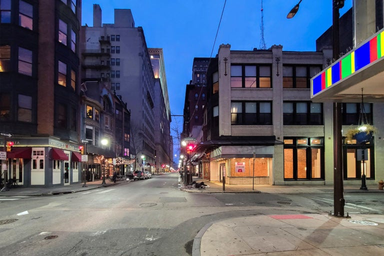 The intersection of 13th and Sansom streets is empty on a recent evening. (Danya Henninger/Billy Penn)