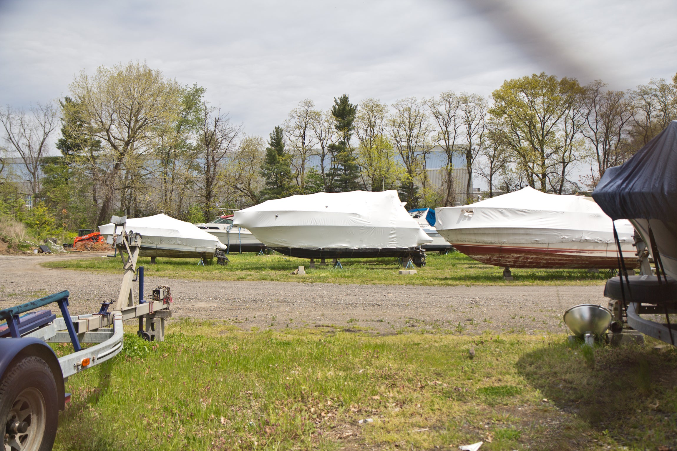 Grounded boats at the Salem Harbor Marina