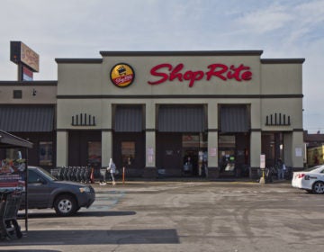 After employee at the Shop Rite at 24th and Oregon Avenue in South Philadelphia tested positive for the coronavirus, Shop Rite disclosed it on social media. (Kimberly Paynter/WHYY)