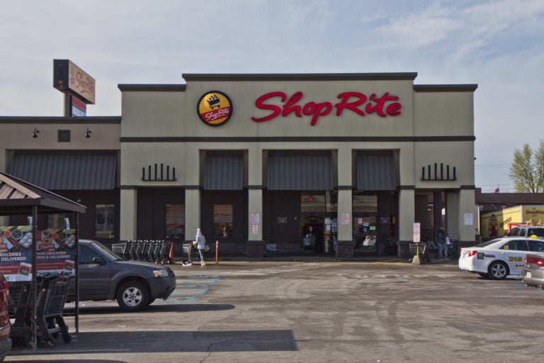After employee at the Shop Rite at 24th and Oregon Avenue in South Philadelphia tested positive for the coronavirus, Shop Rite disclosed it on social media. (Kimberly Paynter/WHYY)