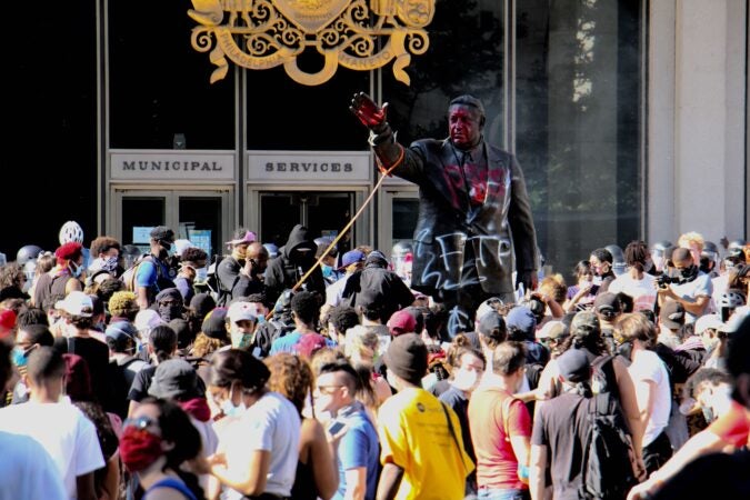 Protesters attempt to take down the Frank Rizzo statue in front of the Municipal Services Building in Philadelphia. (Emma Lee/WHYY)