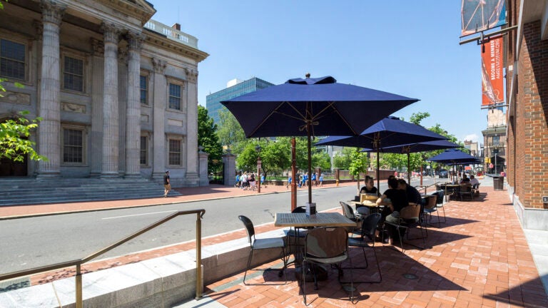 Sidewalk cafe at Cross Keys Cafe (Danya Henninger / Billy Penn)