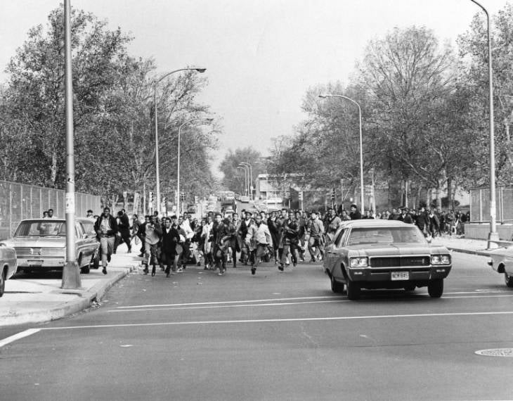1967 Black student walkout demonstrators rushing along 21st St. from the Parkway to the Board of Education. (Courtesy of the George D. McDowell Philadelphia Evening Bulletin Collection at Temple University Libraries, Special Collections Research Center, Philadelphia, PA)