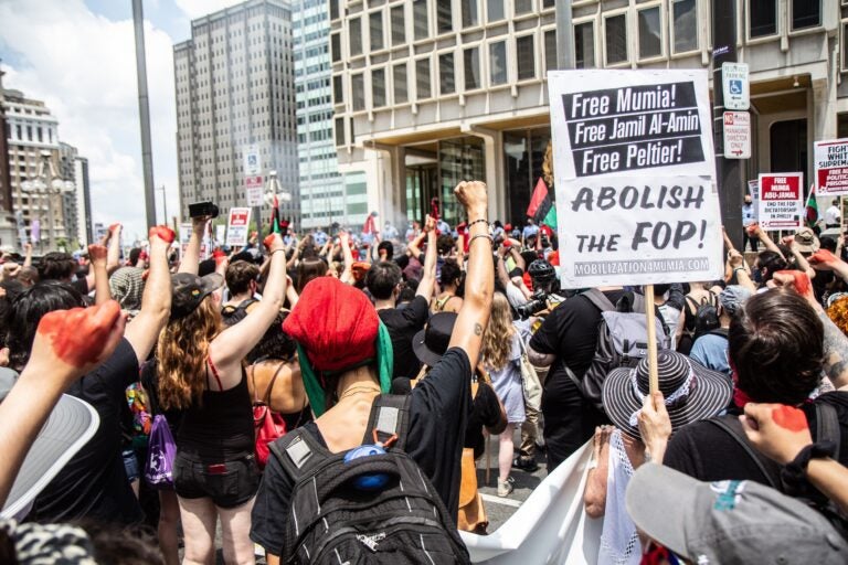 Protesters raised fists for nine minutes in front of Philadelphia’s Municipal Service Building on the Fourth of July. (Kimberly Paynter/WHYY)