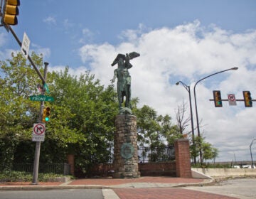 Lenape Chief Tamanend looking West from Front and Market Street. (Kimberly Paynter/WHYY)