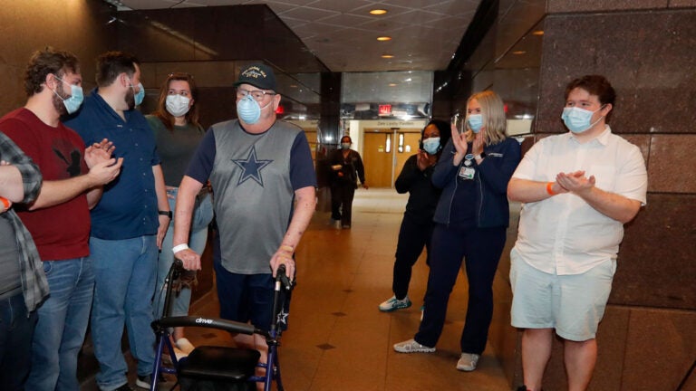 COVID-19 patient Stephen Donelson is applauded by family and health care professionals