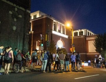 About 200 people eager to catch a glimpse of President Obama gathered outside the Museum of the American Revolution Wednesday night. (Kimberly Paynter/WHYY)