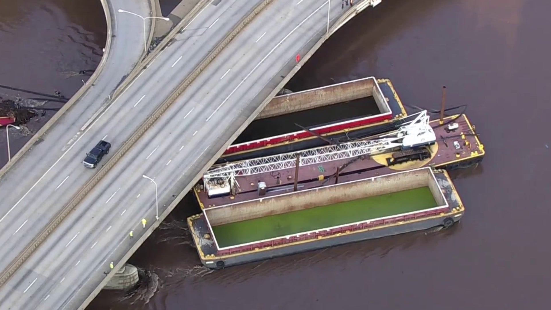 Unsecured barge on Schuylkill River